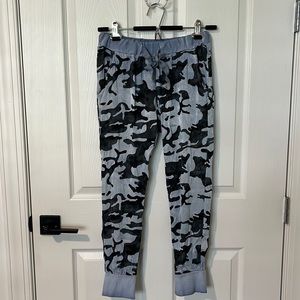NT Silky Jogger